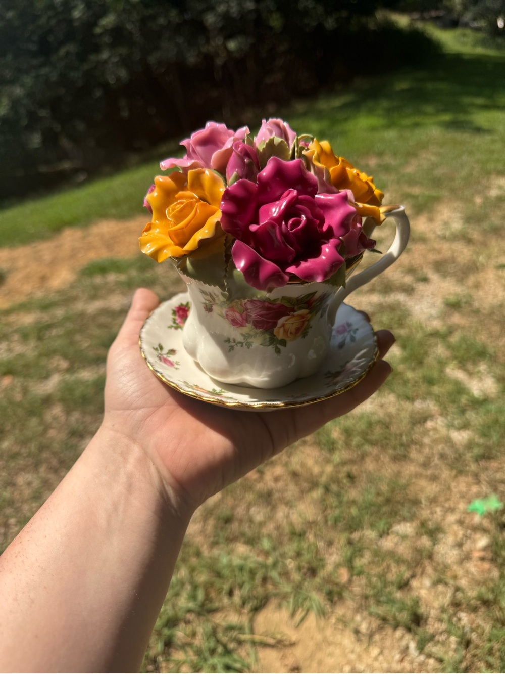 Vintage bone china Royal Albert Old Country Roses musical teacup